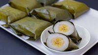 10 Kue dan Lauk Khas Indonesia ini Dibungkus Pakai Daun Pisang