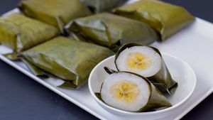 10 Kue dan Lauk Khas Indonesia ini Dibungkus Pakai Daun Pisang