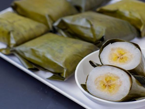 10 Kue dan Lauk Khas Indonesia ini Dibungkus Pakai Daun Pisang