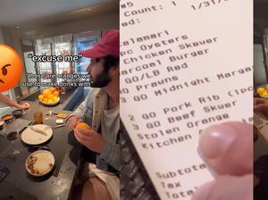 Makan Jeruk Sembarangan, Pengunjung Ini Dilabrak Pelayan Resto Makan Jeruk Sembarangan, Pengunjung Ini Dilabrak Pelayan Resto
