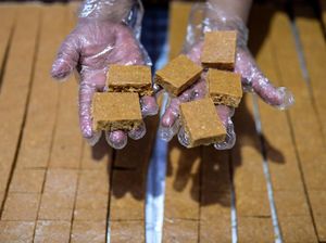 Mantap! Kue Gipang Khas Cilegon Tembus Pasar Luar Negeri