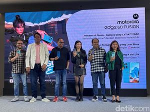 Menggenggam Motorola Edge Fusion 60 Menggenggam Motorola Edge Fusion 60