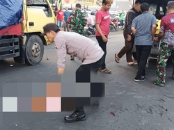 Pengendara Motor Tewas Usai Tabrak Truk Parkir di Candi Sidoarjo