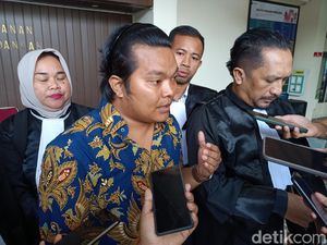Agus Difabel Muntah dan Nangis Saat Pengacara Bacakan Pembelaan Agus Difabel Muntah dan Nangis Saat Pengacara Bacakan Pembelaan