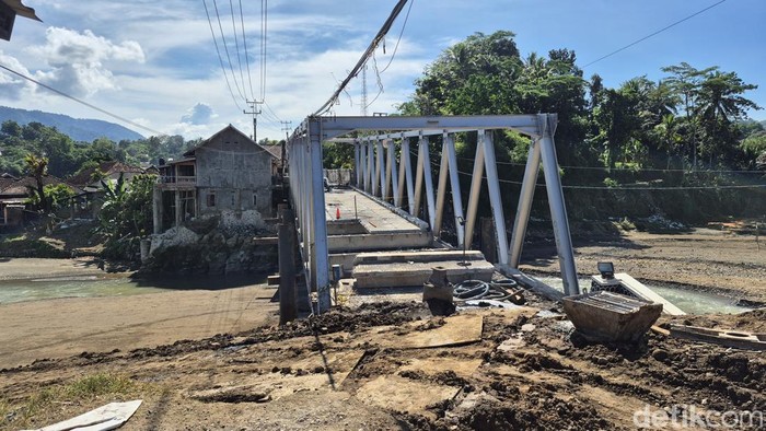 Proyek pembangunan jembatan Cidadap, Sukabumi.