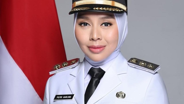 Update Informasi Selebriti InsertLive : Anak Kapolda, 7 Potret Putri Karlina Wakil Bupati Garus Calon Mantu Dedi Mulyadi