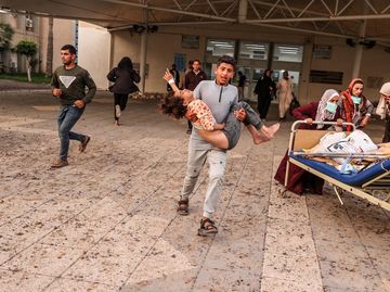 Rumah Sakit Eropa di Gaza Jadi Sasaran Serangan Israel, Puluhan Tewas Rumah Sakit Eropa di Gaza Jadi Sasaran Serangan Israel, Puluhan Tewas