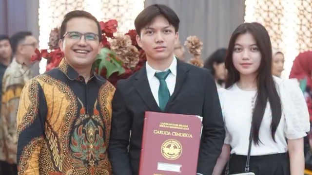 Kabar Terkini Artis dari InsertLive : Alasan Sahrul Gunawan Larang Anak Kuliah di UGM Padahal Sudah Diterima