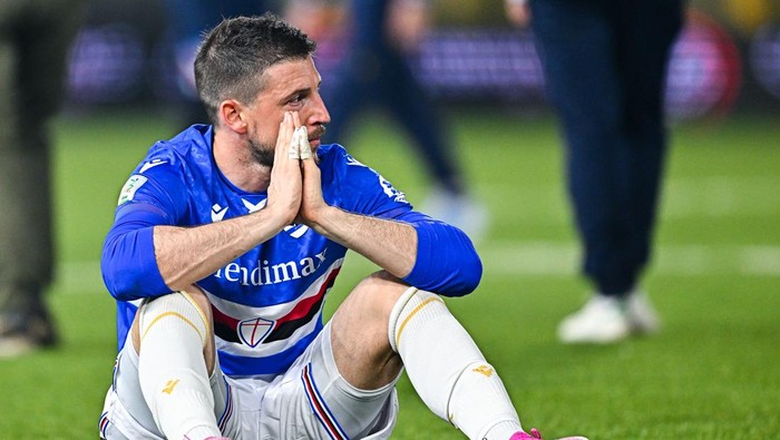 CASTELLAMMARE DI STABIA, ITALY - MAY 13: Alessio Cragno of Sampdoria reacts with disappointment as the club has been relegated to Serie C after the Serie B match between SS Juve Stabia and UC Sampdoria at Stadio Romeo Menti on May 13, 2025 in Castellammare di Stabia, Italy. (Photo by Simone Arveda/Getty Images)