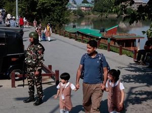 Sekolah di Kashmir Kembali Dibuka Usai India-Pakistan Sepakat Gencatan Senjata Sekolah di Kashmir Kembali Dibuka Usai India-Pakistan Sepakat Gencatan Senjata