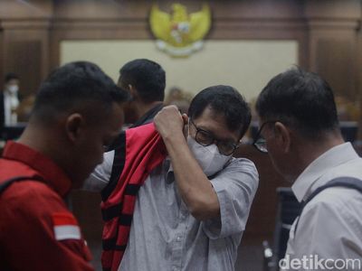 Sidang Lanjutan Zarof, Para Terdakwa Saling Bersaksi