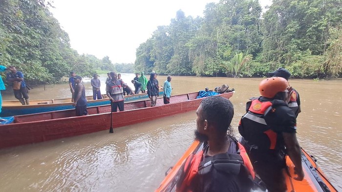 Sorong Pria berjulukan Mulyono (23) di Kabupaten Sorong, Papua Barat Daya, hilang usai ditubruk buaya di saat mancing di Sungai SP 3 Distrik Klamono. pria hilang