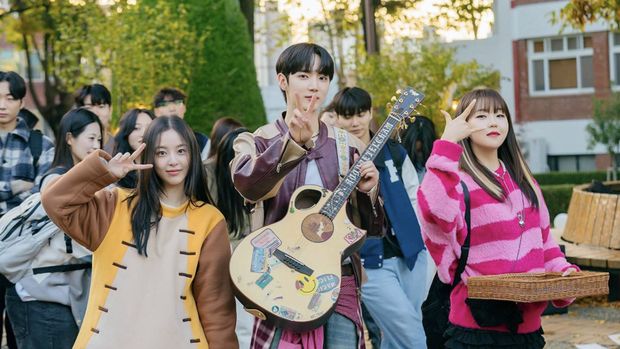 Spring of Youth merupakan drama Korea terbaru yang mengusung cerita berlatar kehidupan masa remaja. Drama itu mengisahkan lika-liku band kampus yang digawangi seorang eks idol band KPop populer.