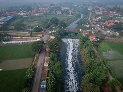 Andra Soni Terima Laporan Sungai Cirarab Kotor dan Bau, Minta DLHK Cek