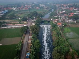 Andra Soni Terima Laporan Sungai Cirarab Kotor dan Bau, Minta DLHK Cek Andra Soni Terima Laporan Sungai Cirarab Kotor dan Bau, Minta DLHK Cek