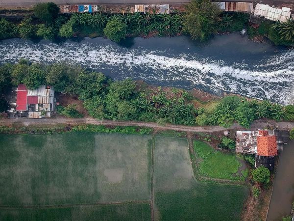 Sungai Cirarab Menghitam, Warga Keluhkan Pencemaran Limbah