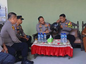 Dilempar Batu saat Bubarkan Tawuran, Polisi di Medan Buta Dilempar Batu saat Bubarkan Tawuran, Polisi di Medan Buta