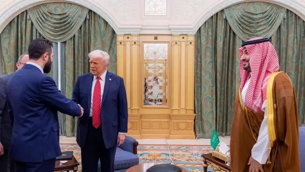 Keputusan Mengejutkan Trump: Suriah Lepas dari Sanksi?