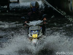 Underpass Bulak Kapal Bekasi Terendam Banjir, Akses Terganggu Underpass Bulak Kapal Bekasi Terendam Banjir, Akses Terganggu
