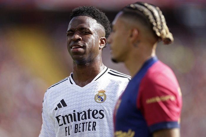 BARCELONA, SPAIN - MAY 11: (L-R) Vinicius Junior of Real Madrid, Raphinha of FC Barcelona during the LaLiga EA Sports match between FC Barcelona v Real Madrid at the Lluis Companys Olympic Stadium on May 11, 2025 in Barcelona Spain (Photo by Maria Gracia Jimenez/Soccrates/Getty Images)