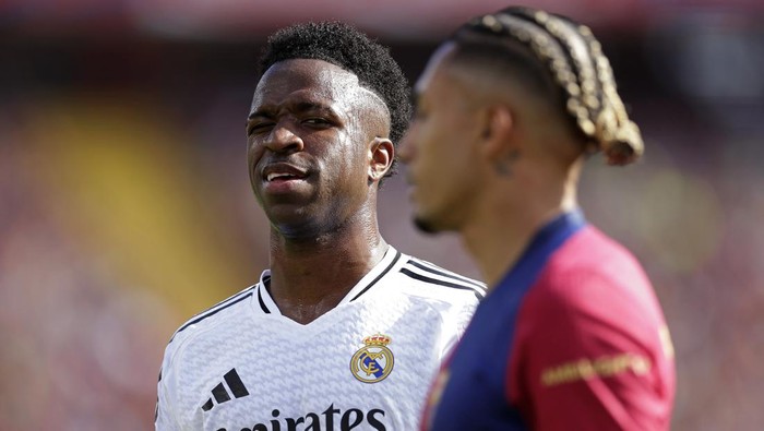 Vinicius Junior BARCELONA, SPAIN - MAY 11: (L-R) Vinicius Junior of Real Madrid, Raphinha of FC Barcelona during the LaLiga EA Sports match between FC Barcelona v Real Madrid at the Lluis Companys Olympic Stadium on May 11, 2025 in Barcelona Spain (Photo by Maria Gracia Jimenez/Soccrates/Getty Images)