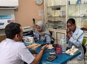Walkot Solo Respati Sidak Toko yang Tahan Ijazah Pegawai Walkot Solo Respati Sidak Toko yang Tahan Ijazah Pegawai