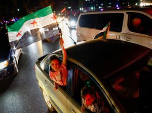 Video: Warga Suriah Berpesta Sambut Pencabutan Sanksi Trump Video: Warga Suriah Berpesta Sambut Pencabutan Sanksi Trump