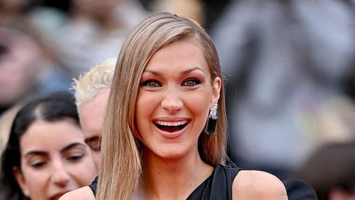 Dua Bintang Ikonik, Bella Hadid dan Pedro Pascal, Bersatu dalam Konser Amal Menyentuh Hati