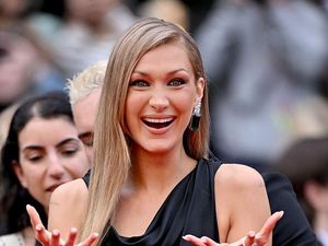 Bella Hadid dan Pedro Pascal Jadi Host Konser Amal untuk Palestina dan Sudan