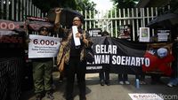 Aksi Penolakan Rencana Gelar Pahlawan untuk Soeharto