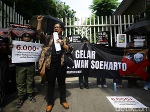 Aksi Penolakan Rencana Gelar Pahlawan untuk Soeharto Aksi Penolakan Rencana Gelar Pahlawan untuk Soeharto