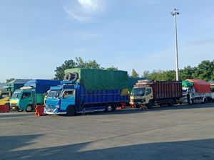 Penyeberangan di Kayangan Tersendat Imbas Demo Pemekaran Provinsi Sumbawa Penyeberangan di Kayangan Tersendat Imbas Demo Pemekaran Provinsi Sumbawa