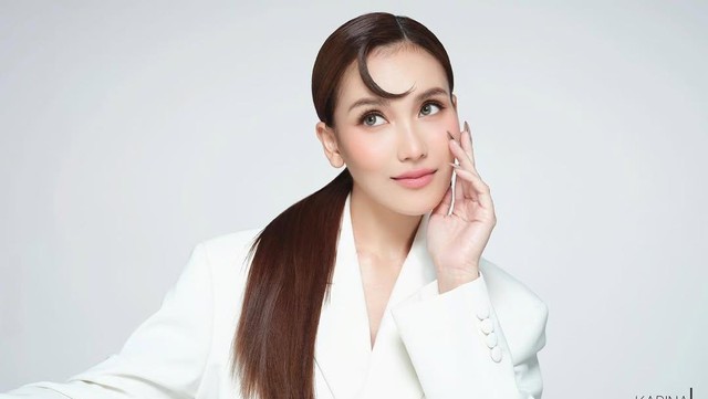 Berita Viral Selebriti dari InsertLive : Dedi Mulyadi Ajak Ayu Ting Ting ke KUA, Ayah Rojak: Calon Mantu