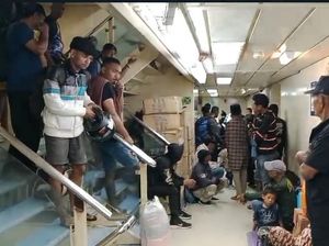 Bakamla RI dan Satgas TNI Gagalkan Pengiriman 25 CPMI Ilegal ke Malaysia Bakamla RI dan Satgas TNI Gagalkan Pengiriman 25 CPMI Ilegal ke Malaysia
