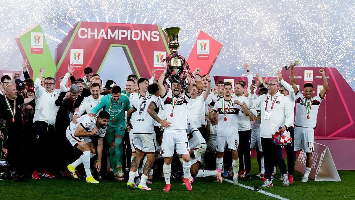 Bologna merayakan gelar juara Coppa Italia musim ini. Foto: NurPhoto via Getty Images/NurPhoto
