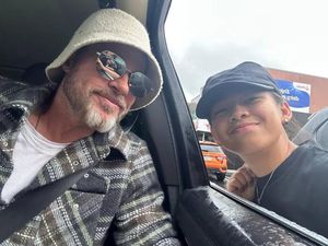 Gegara Brad Pitt, Pelanggan di Restoran Ini Dapat Burger Gratis! Gegara Brad Pitt, Pelanggan di Restoran Ini Dapat Burger Gratis!