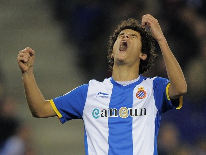 Espanyol's Brazilian forward Phillippe Coutinho Correia reacts on February 25, 2012 during a Spanish league football match against Levante UD at the Cornella-El Prat stadium in Cornella.   AFP PHOTO/ JOSEP LAGO (Photo by JOSEP LAGO / AFP)