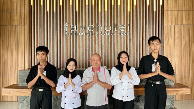 Staf Difabel di Fave Hotel Pamanukan Foto. Dok Archipelago International