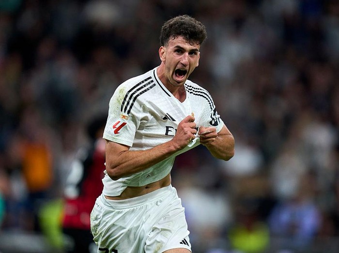 MADRID, SPAIN - MAY 14: Jacobo Ramon of Real Madrid CF celebrates his team second goal during the LaLiga match between Real Madrid CF and RCD Mallorca at Estadio Santiago Bernabeu on May 14, 2025 in Madrid, Spain. (Photo by Diego Souto/Getty Images)