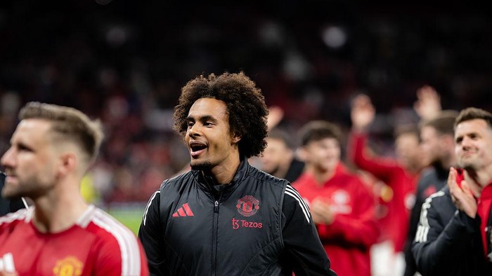 MANCHESTER, ENGLAND - MAY 8:  Joshua Zirkzee of Manchester United reacts at the end of the UEFA Europa League 2024/25 Semi Final Second Leg match between Manchester United and Athletic Club at Old Trafford on May 8, 2025 in Manchester, United Kingdom. (Photo by Ash Donelon/Manchester United via Getty Images)
