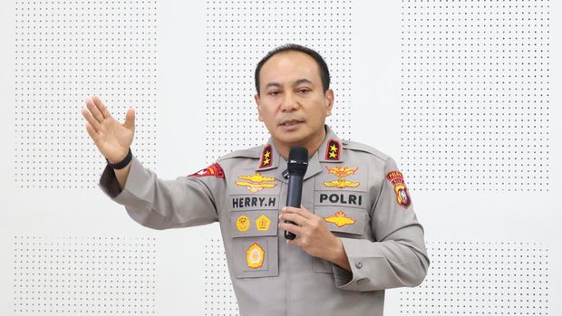 Kapolda Riau Irjen Herry Heryawan bicara soal 'Green Policing' saat mengisi kuliah umum di kampus Unri.