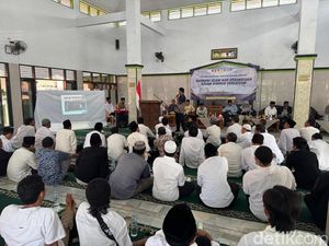 Densus 88 Gandeng Pesantren di Cirebon Tangkal Radikalisme Densus 88 Gandeng Pesantren di Cirebon Tangkal Radikalisme