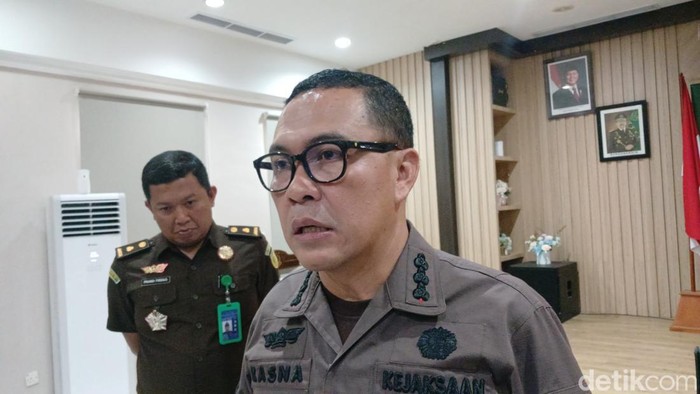 Kepala Kejari Batam, I Ketut Kasna Dedi di saat menampilkan keterangan. (Alamudin Hamapu/detikSumut) korupsi kredit fiktif