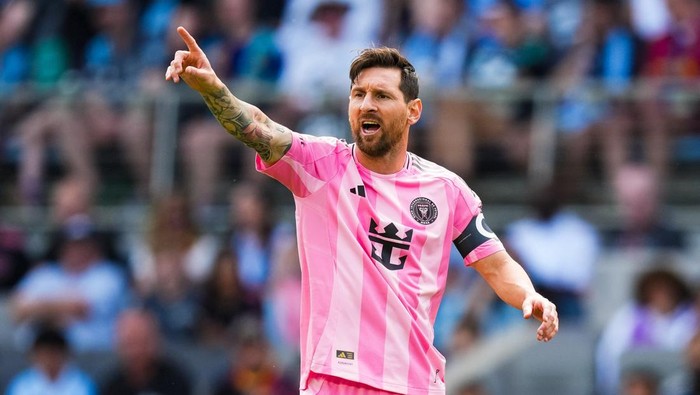 May 10, 2025; Saint Paul, Minnesota, USA; Inter Miami forward Lionel Messi (10) looks on during the first half against Minnesota United at Allianz Field. Mandatory Credit: Brace Hemmelgarn-Imagn Images