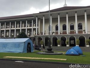 Mahasiswa UGM Kemah di Balairung, Tuntut Benahi Penanganan Kekerasan Seksual