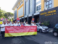 Massa Tendik-Dosen Untidar Gelar Aksi, Tuntut Diangkat PNS