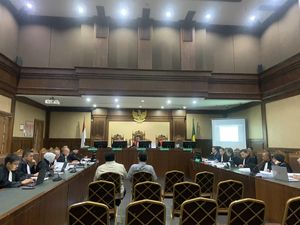 Rachmat Gobel Banyak Lupa Tuai Teguran Hakim di Sidang Impor Gula Rachmat Gobel Banyak Lupa Tuai Teguran Hakim di Sidang Impor Gula