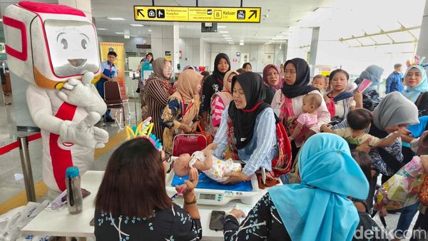 Merayakan Pekan Imunisasi Dunia di Stasiun LRT Jakarta
