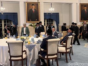 Momen Makan Siang Prabowo-PM Albanese, Dihidangkan Gado-gado hingga Ayam Taliwang Momen Makan Siang Prabowo-PM Albanese, Dihidangkan Gado-gado hingga Ayam Taliwang