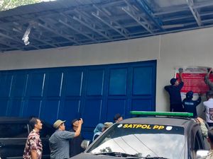 Terbukti Ilegal, Bangunan Pabrik Milik WN Korea di Palabuhanratu Disegel! Terbukti Ilegal, Bangunan Pabrik Milik WN Korea di Palabuhanratu Disegel!